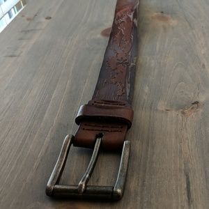 Hollister illustrated leather belt
